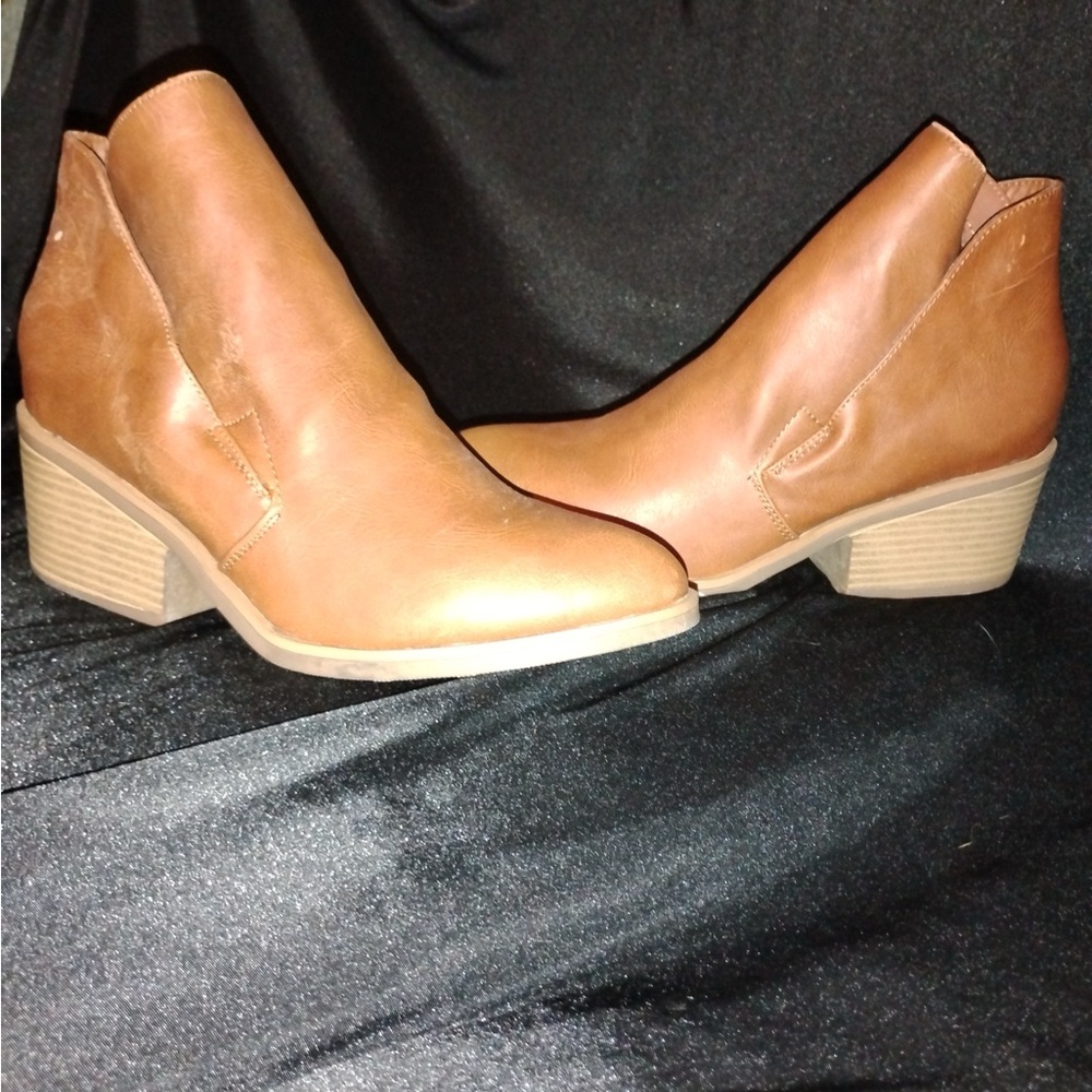 Apt. 9 ankle boots - size 9 1/2 - New in box